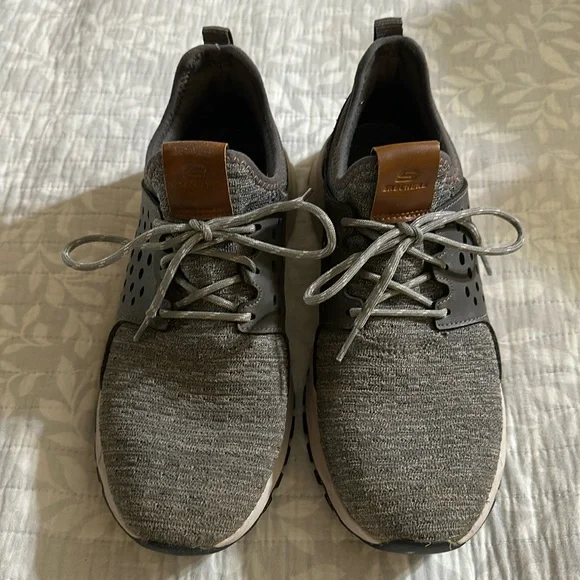 Skechers casual walking shoes men’s size 9.5. Canvas upper - Picture 1 of 6